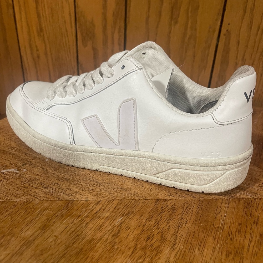 Veja V-12 Leather In White Shoes - Picture 8 of 13